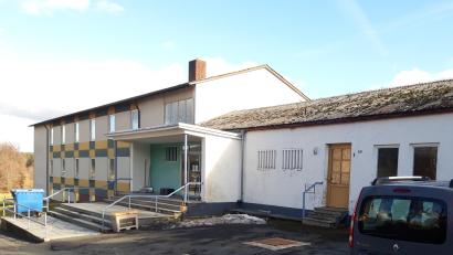 Bild: wkr
Nach den Plänen der Gemeinden Mehlmeisel und Fichtelberg soll der Unterricht der "Grundschule Fichtelberg-Mehlmeisel" im Schulgebäude Mehlmeisel (Bild) und die Nachmittagsbetreuung in Fichtelberg. stattfinden. Dazu beschlossen beide Gemeinden einen gemeinsamen Planungsauftrag.