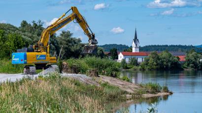 Bild: Armin Weigel/dpa
Bei Straubing wurde der Donauausbau bereits gestartet. (Archivbild)