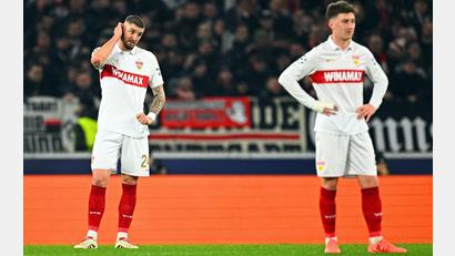 Bild: Tom Weller/dpa
Einer fehlt, einer ist fit: Jeff Chabot (l) und Angelo Stiller. (Archivbild)