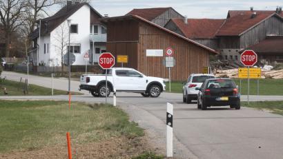 Bild: Hirsch
Die Kreuzung der Kreisstraße SAD 3 mit dem Kapellenweg bei Irrenlohe ist zu einem Unfallschwerpunkt geworden. Der Landkreis investiert in diesem Jahr 350.000 Euro in den Umbau.