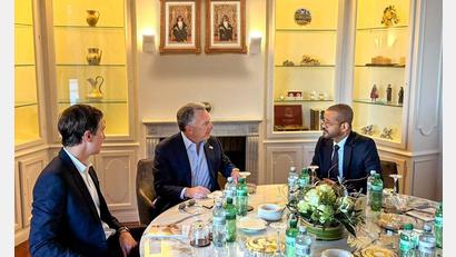 Bild: Uncredited/Foreign Ministry of Oman/AP/dpa
Wieder vermittelt der Oman zwischen den USA und dem Iran.