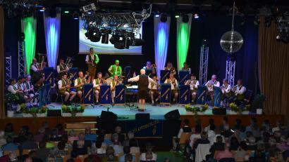 Archivbild: dob
Die Stadthalle wird auch in diesem Jahr wieder an den zwei Abenden ausverkauft sein, wenn die "Schlossberger" zum Ernst-Mosch-Gedächtniskonzert aufspielen.