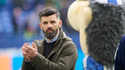 Bild: Bernd Thissen/dpa
Schalkes Trainer Miron Muslic muss möglicherweise auf Torhüter Karius verzichten. (Archivbild)