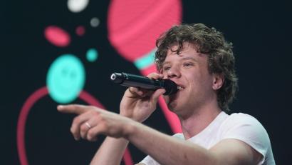 Bild: Marcus Brandt/dpa
Zartmann konnte den Preis nicht selbst entgegennehmen. Er hatte einen Tour-Auftritt in Bayern. (Archivbild)