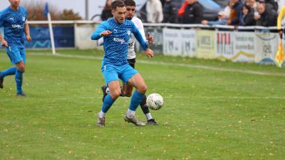 Archivbild: Dieter Jäschke
Der SV Schwandorf-Ettmannsdorf (blau) hat am Wochenende Pause. Die Partie gegen die SpVgg Lam wurde abgesagt.