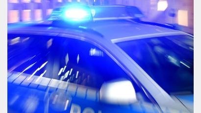 Bild: Carsten Rehder/dpa
Nach einem Angriff in Neumarkt in der Oberpfalz hat die Polizei zwei mutmaßliche Täterinnen ermittelt. (Symbolbild)