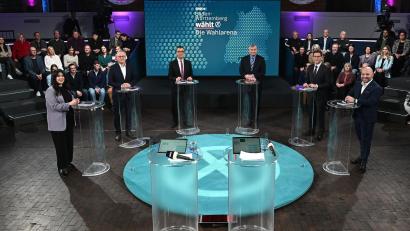 Bild: Bernd Weißbrod/dpa
In der SWR-„Wahlarena“ trafen die sechs Spitzenkandidatinnen und Spitzenkandidaten der Parteien mit Aussicht auf Sitze im Landtag aufeinander.