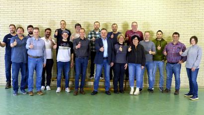 Bild: Joachim Iwanek
In Hirschbach rufen alle Bürgermeister- und Gemeinderatskandidaten der verschiedenen Listen die Bürgerinnen und Bürger der Gemeinde gemeinsam zur Wahl auf. Dieses Vorgehen dürfte in der Region einmalig sein.