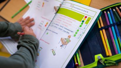 Bild: Sven Hoppe/dpa
Die Folgen des Stellenmoratoriums sind teils größere Klassen und der Wegfall von Wahlfächern und AGs. (Symbolbild)