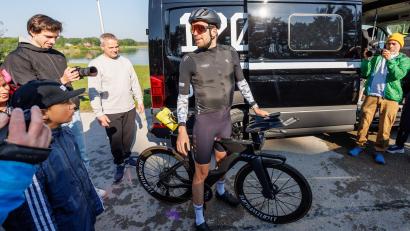 Bild: Daniel Karmann/dpa
Jonas Deichmann will mit seiner Freundin Josefine Rutkowski auf dem Rad Europa umrunden. (Archivbild)