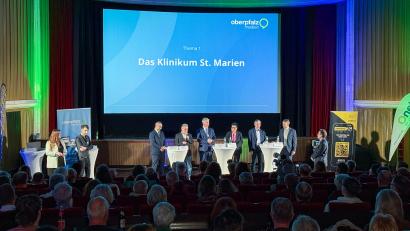 Bild: Petra Hartl
Drei Kernthemen standen bei der Podiumsdiskussion zur OB-Wahl im Ring-Theater auf dem Programm, darunter das Klinikum St. Marien.