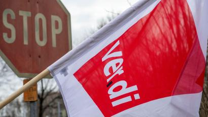 Bild: Stefan Puchner/dpa
Ein erneuter Warnstreik im Nahverkehr betrifft am Freitag in Augsburg auch Tausende Fußball- und Eishockey-Fans. (Archivbild)