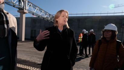 Bild: Carsten Koall/dpa
Arbeitsministerin Bärbel Bas lobt die Verabschiedung des Gesetzes.