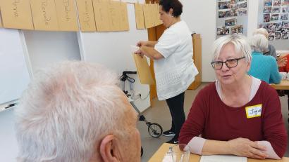 Bild: mfh
Inge interessiert sich für Kultur- und Museumsbesuche, engagiert sich bei den Omas gegen rechts, sie lernt Englisch und ist sportlich sehr aktiv. Ihr Gegenüber liebt den Golfsport.