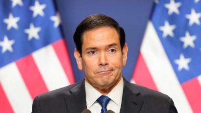 Bild: Alex Brandon/Pool AP/AP/dpa
Der Iran versucht laut US-Außenminister Rubio, Interkontinentalraketen zu entwickeln. (Archivbild)