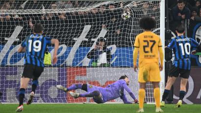 Bild: Federico Gambarini/dpa
Ein böser Patzer von Torwart Gregor führte zum entscheidenden Elfmeter.