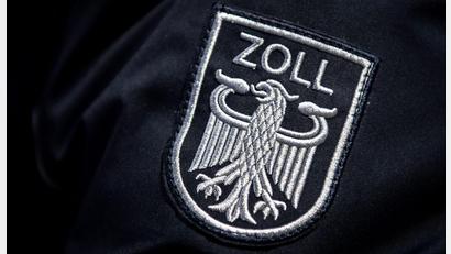 Bild: Sina Schuldt/dpa
Der Zoll überprüfte 57 Betriebe in München. (Symbolbild)