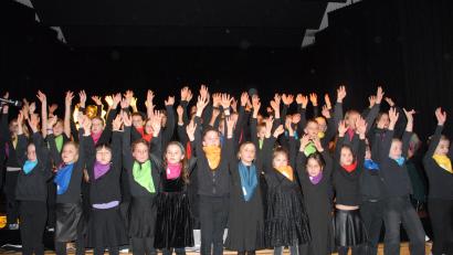 Bild: pop
Für gute Laune im wahrsten Sinne des Wortes sorgten die ChorKids der Grundschule