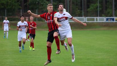 Archivbild: Dieter Jäschke
Duell auf Augenhöhe: Für Felix Diermeier (rechts) und der SC Luhe-Wildenau konnten gegen den SSV Eggenfelden bisher keinen Sieg einfahren.