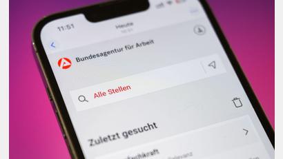 Bild: Julian Stratenschulte/dpa
Die Arbeitslosigkeit in Deutschland ist im Februar leicht gesunken, die Zahl der Arbeitslosen bleibt aber oberhalb der Grenze von drei Millionen.