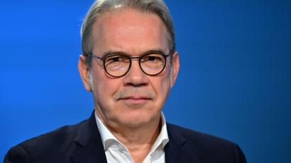 Bild: Martin Schutt/dpa
Thüringens Innenminister Maier plädiert dafür, ein Verbot einzelner AfD-Landesverbände zu beantragen. (Archivbild)