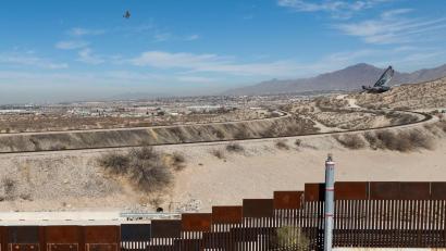 Bild: Li Mengxin/Xinhua/dpa
US-Behörden arbeiten laut eigene Mitteilung „in beispielloser Weise“ gegen Drohnenbedrohungen an der Grenze zu Mexiko zusammen. (Symbolbild)