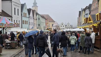 Archivbild: prh
Der traditionelle Kirchweihmarkt wird heuer erstmals nicht am Stadtplatz, sondern auf dem Platz vor der Stadthalle stattfinden. Der vom Kulturausschuss gefasste Beschluss kam nicht bei allen Stadtratsmitgliedern gut an.