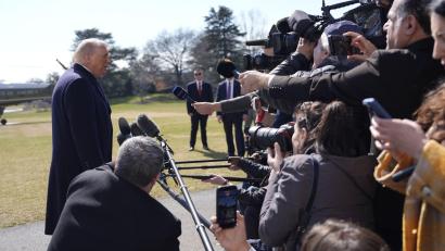 Bild: Alex Brandon/AP/dpa
„Es könnte durchaus zu einer friedlichen Übernahme Kubas kommen“, sagt US-Präsident Trump - und lässt viele Fragen offen.