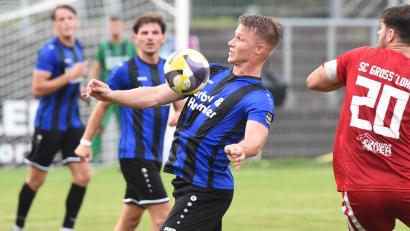 Archivbild: Gerhard Büttner
Christoph Fenninger (Zweiter von rechts) und die SpVgg SV Weiden reisen am Samstag zum Bayernliga-Schlusslicht SC Großschwarzenlohe.