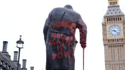 Bild: Lucy North/PA Wire/dpa
Am frühen Morgen wurde die berühmte Statue beschmiert.