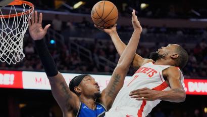 Bild: John Raoux/AP/dpa
Kevin Durant erzielte 40 Punkte beim Comeback-Sieg der Rockets.