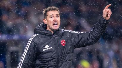 Bild: David Inderlied/dpa
Miroslav Klose in Aktion am Spielfeldrand.