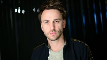 Bild: Sebastian Gollnow/dpa
Es ist Cluesos zehntes Album - und mit dem hat er sich Zeit gelassen.