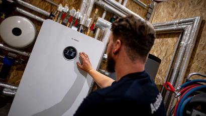 Bild: Fabian Sommer/dpa/dpa-tmn
Häufig werden sich Eigentümer für eine Wärmepumpe entscheiden, glaubt Wirtschaftsministerin Reiche. (Illustration)