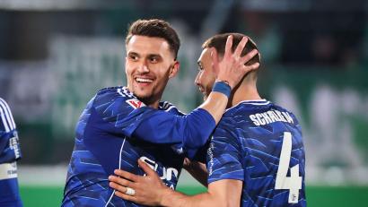 Bild: Daniel Karmann/dpa
Dejan Ljubicic (l) traf spektakulär zum Ausgleich.