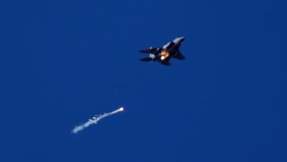 Bild: Ariel Schalit/AP/dpa
Israels Luftwaffe hat nach Angaben der Armee weitere Raketenstellungen im Iran angegriffen. (Archivbild)