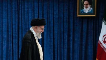 Bild: Vahid Salemi/AP
Iranische Staatsmedien haben den Tod von Staatsoberhaupt und Religionsführer Ajatollah Ali Chamenei bestätigt. (Archivbild)