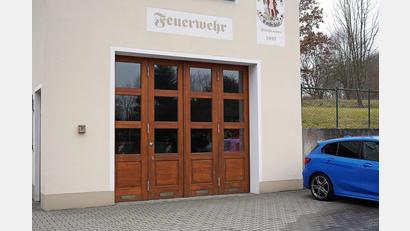 Bild: jma
Das Tor am Feuerwehrgerätehaus in Zintlhammer beschäftigte die Mitglieder des Pressather Bauausschusses.