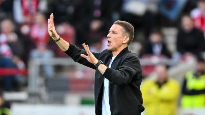 Bild: Harry Langer/dpa
Der Druck nimmt zu: VfL-Trainer Daniel Bauer