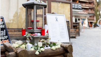 Bild: Cyril Zingaro/KEYSTONE/dpa
Für Überlebende und Angehörige ist nichts, wie es vor der Brandnacht von Crans-Montana war. (Archivbild)