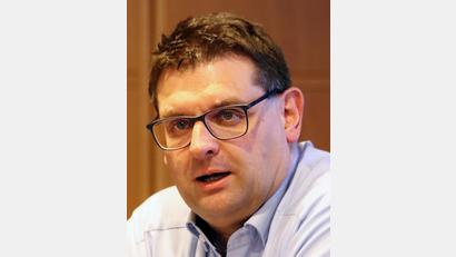 Bild: mfh
„Aus Kostengründen wurde bisher ein Notstromaggregat aus einem der Feuerwehrfahrzeuge zur Versorgung des Leuchtturms vorgesehen. Allerdings werden dadurch die Einsatzmöglichkeiten des Feuerwehrfahrzeugs eingeschränkt"“
Michael Werner, Feuerwehrkommandant