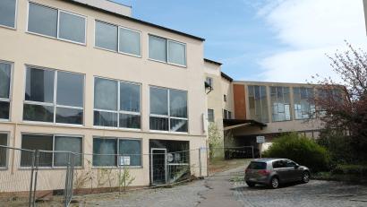 Archivbild: Hirsch
Das Schmidt-Bräu-Gelände gehört der Stadt und liegt seit Jahren brach. Die weitere Entwicklung ist eines der Wahlkampfthemen in Schwandorf.