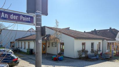 Bild: Petra Hartl
In der Kita "An der Point" gibt es derzeit zwei Kindergartengruppen (jeweils ca. 25 Kinder) und eine Krippengruppe (circa 12 Kinder). Für die Betreuung der Kleinen steigen ab September 2026 die monatlichen Elternbeiträge.
