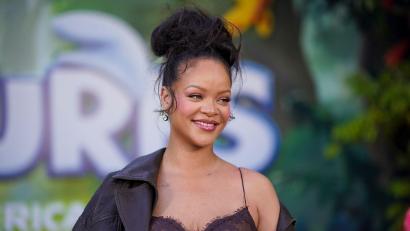 Bild: Jordan Strauss/Invision/AP/dpa
Popstar Rihanna hat sich auf Instagram in einem Tonstudio gezeigt und damit bei ihren Fans Spekulationen über ein neues Album angeheizt. (Archivbild)