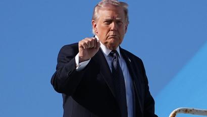 Bild: Matt Rourke/AP/dpa
Trump kündigt verstärkte Angriffe auf den Iran an.