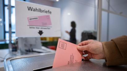 Bild: Marijan Murat/dpa
Teilnehmen dürfen deutsche Staatsbürger, die am Wahltag mindestens 16 Jahre alt sind und seit mindestens drei Monaten ihren Hauptwohnsitz in Baden-Württemberg haben.