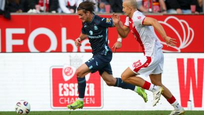 Bild: Christoph Reichwein/dpa
Sigurd Haugen (l) markierte gegen Aue das Siegtor. (Archivbild)