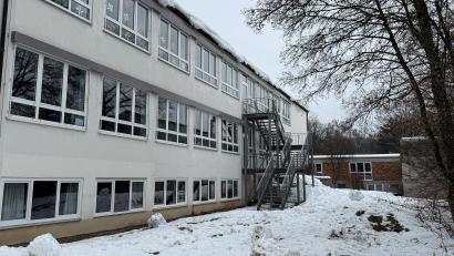 Archivbild: Stephan Huber
Der Unterhalt des Schulgebäudes in Neukirchen ist teurer geworden, ebenso wie die Beförderung der Schüler.