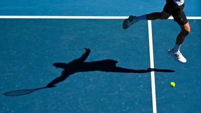 Bild: Dean Lewins/AAP/dpa
Bei einem Tennis-Turnier in den Vereinigten Arabischen Emiraten kam es zu einer Unterbrechung wegen einer Sicherheitswarnung. (Archivbild)