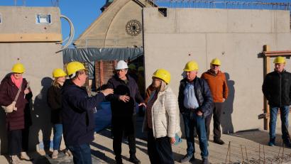 Bild: Robert Dotzauer
Über den Dächern der Altstadt überzeugten sich Bürgermeister, Bauausschuss und Bauverwaltung von den Fortschritten der Sanierungsarbeiten an den städtischen Verwaltungsgebäuden "Marktplatz 24-26".